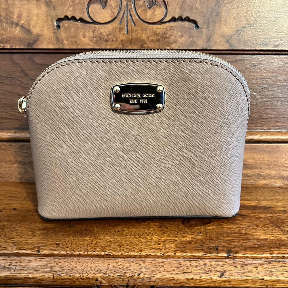 Neutral MICHAEL KORS cosmetic bag.